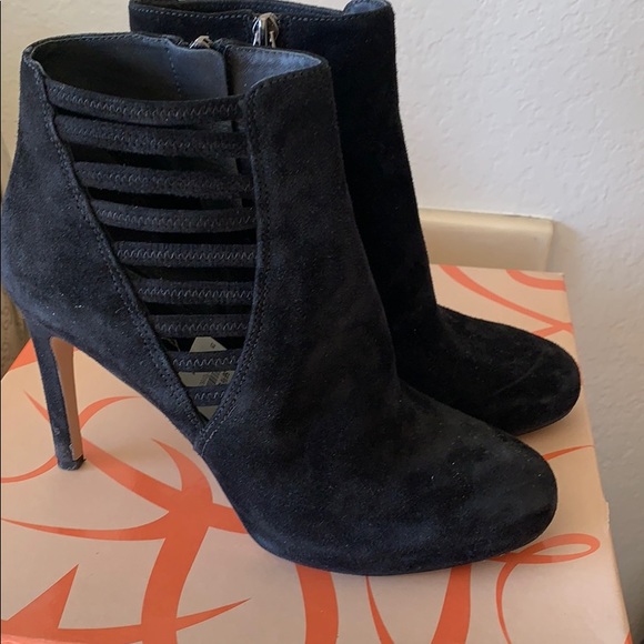 Shoes - Picture 2 of 4